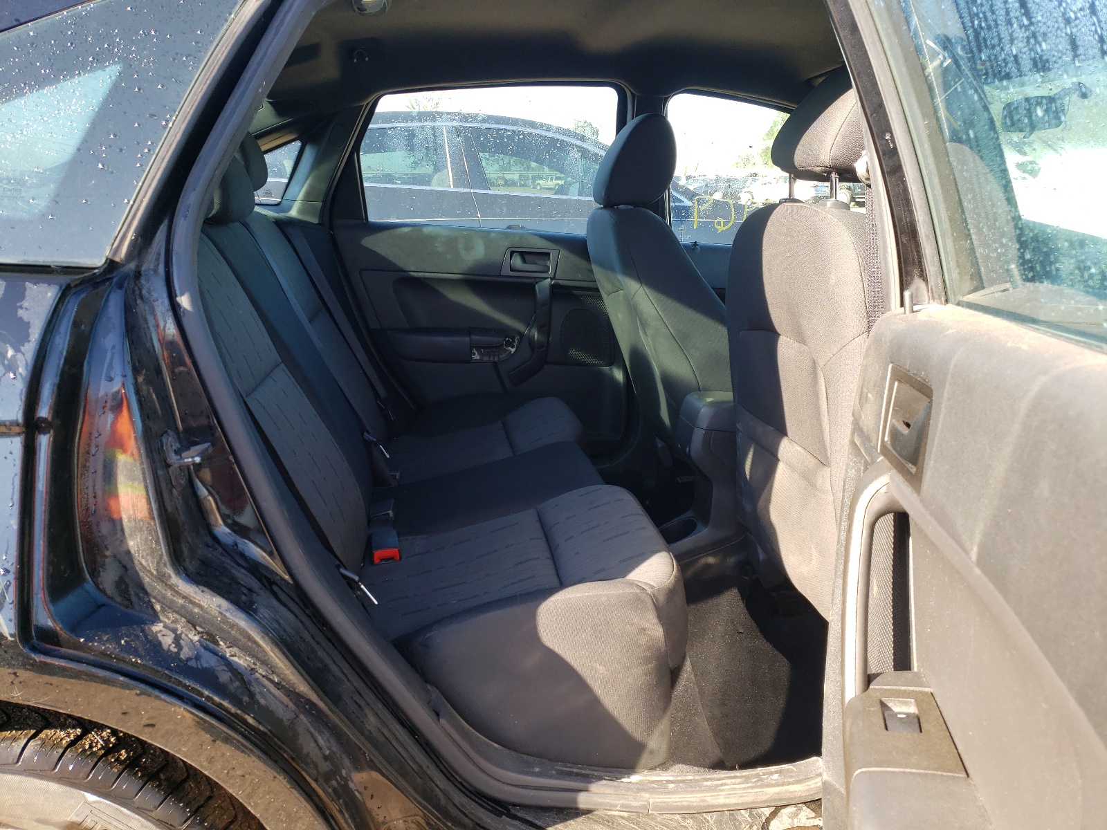 Photo 6 from auction – 2010 FORD FOCUS SE with VIN 1FAHP3FNXAW269422
