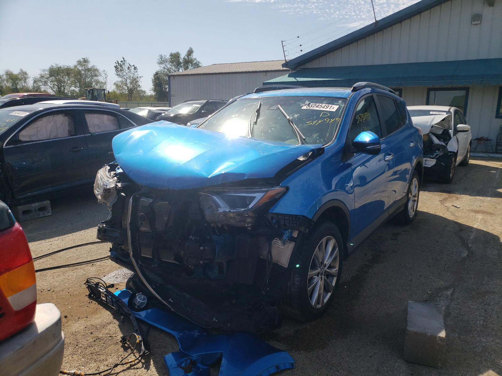 Photo 2 from auction – 2017 TOYOTA RAV4 LIMIT with VIN 2T3DFREV0HW544949