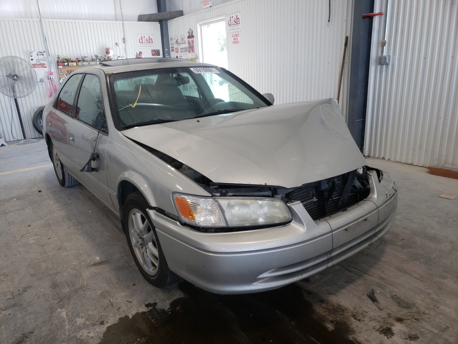 TOYOTA CAMRY LE 2001 with VIN 4T1BF28K51U122867 - Photo from auction