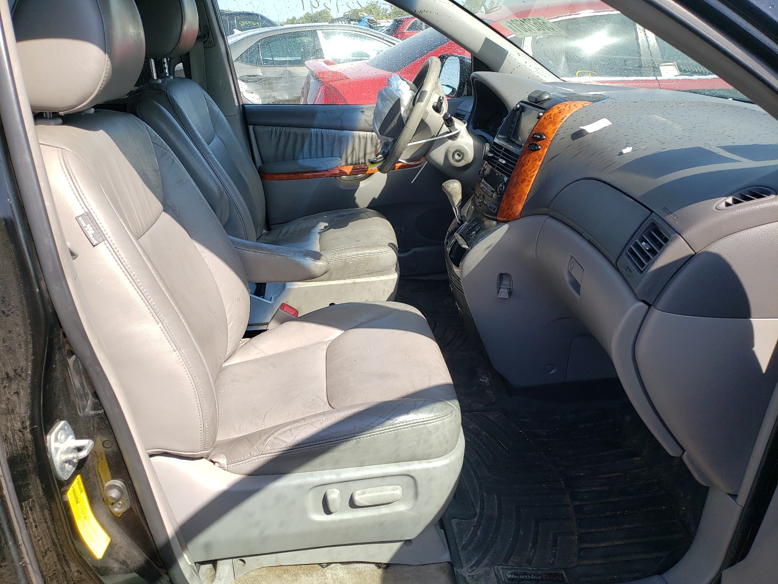 Photo 5 from auction – 2010 TOYOTA SIENNA XLE with VIN 5TDYK4CC2AS315570