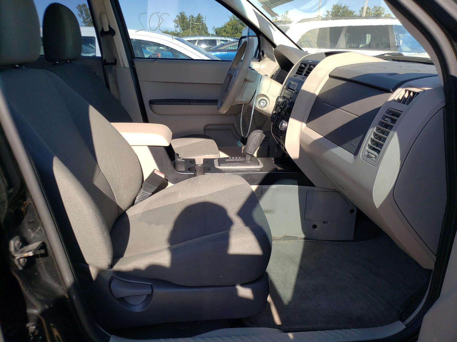 Photo 5 from auction – 2011 FORD ESCAPE XLS with VIN 1FMCU9C74BKA88116