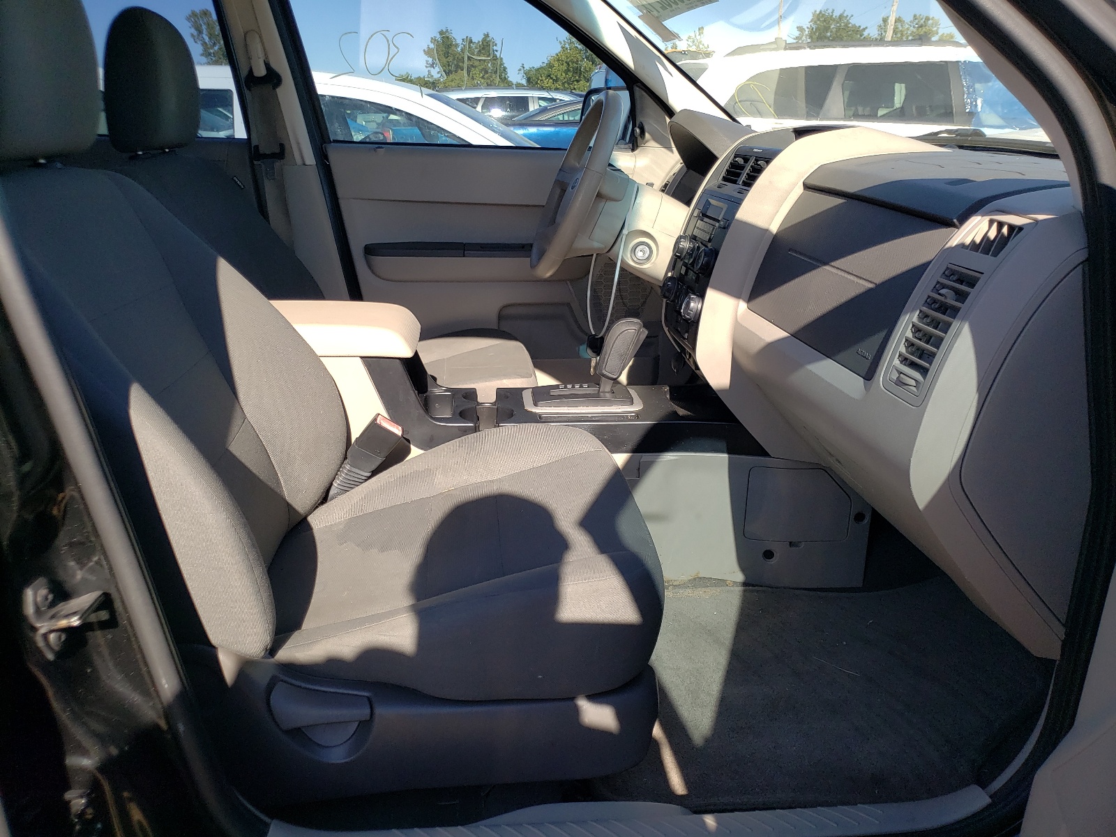 Zdjęcie 5 z aukcji – 2011 FORD ESCAPE XLS z VIN 1FMCU9C74BKA88116