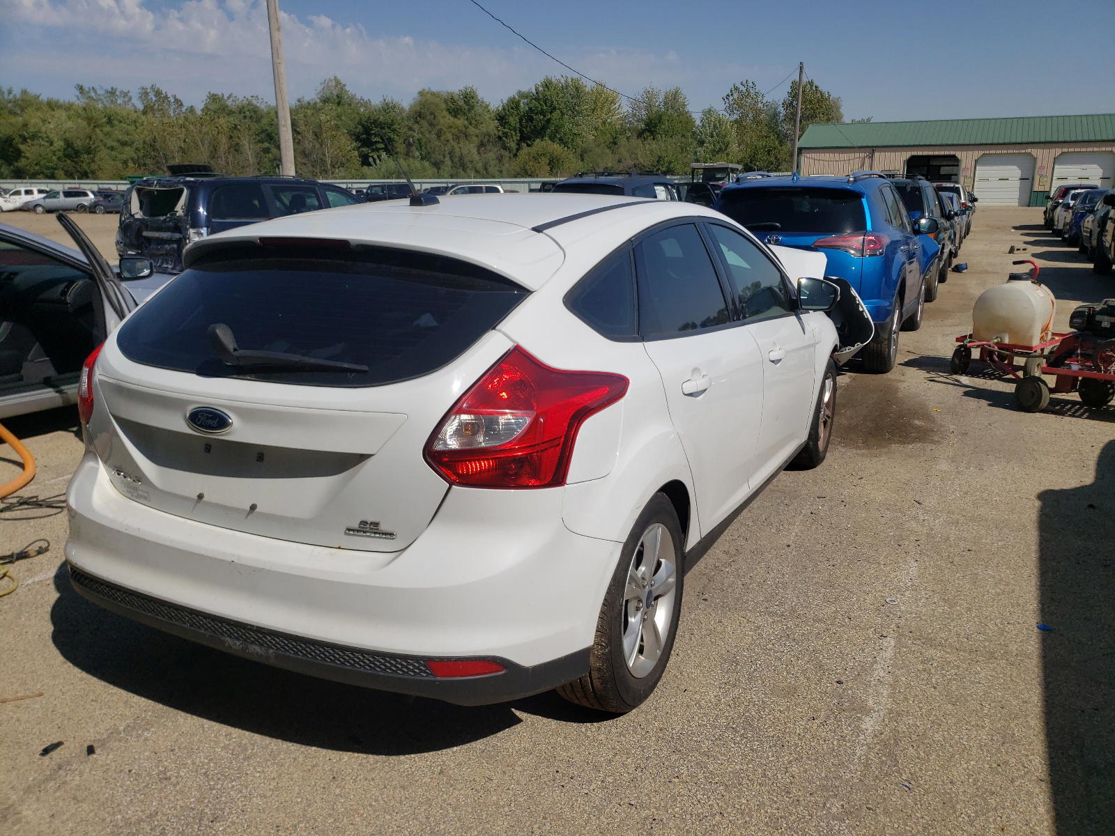 Photo 4 from auction – 2014 FORD FOCUS SE with VIN 1FADP3K28EL258419