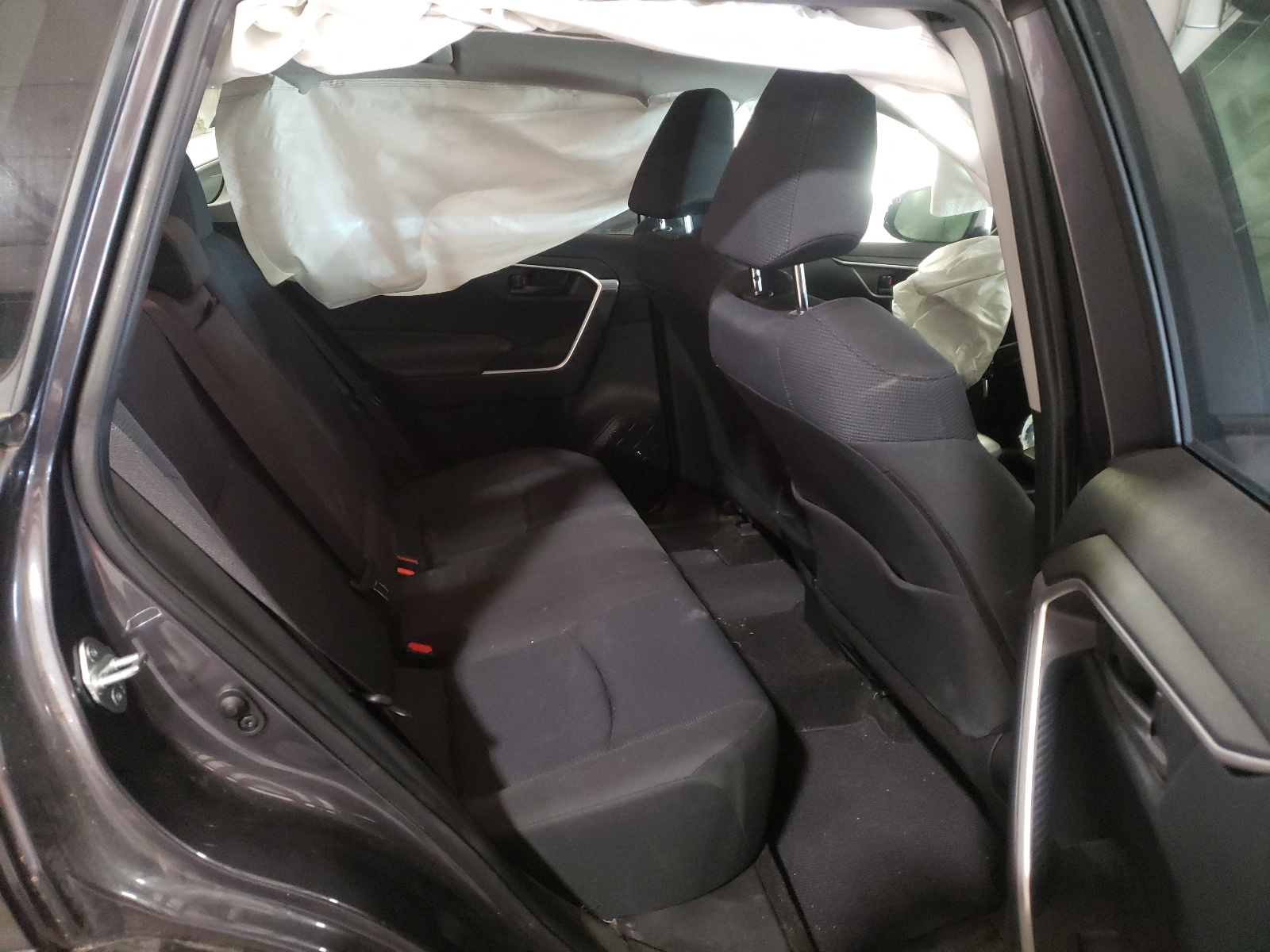 Photo 6 from auction – 2019 TOYOTA RAV4 LE with VIN JTMF1RFVXKJ015701