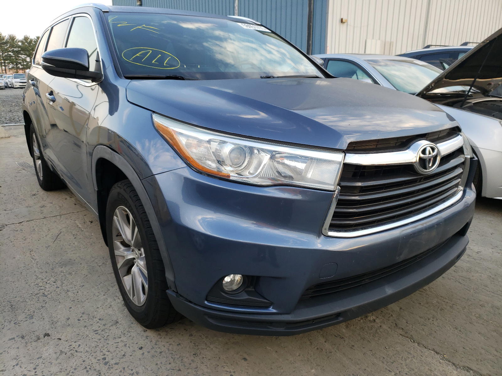 TOYOTA HIGHLANDER 2015 with VIN 5TDJKRFH5FS117126 - Photo from auction