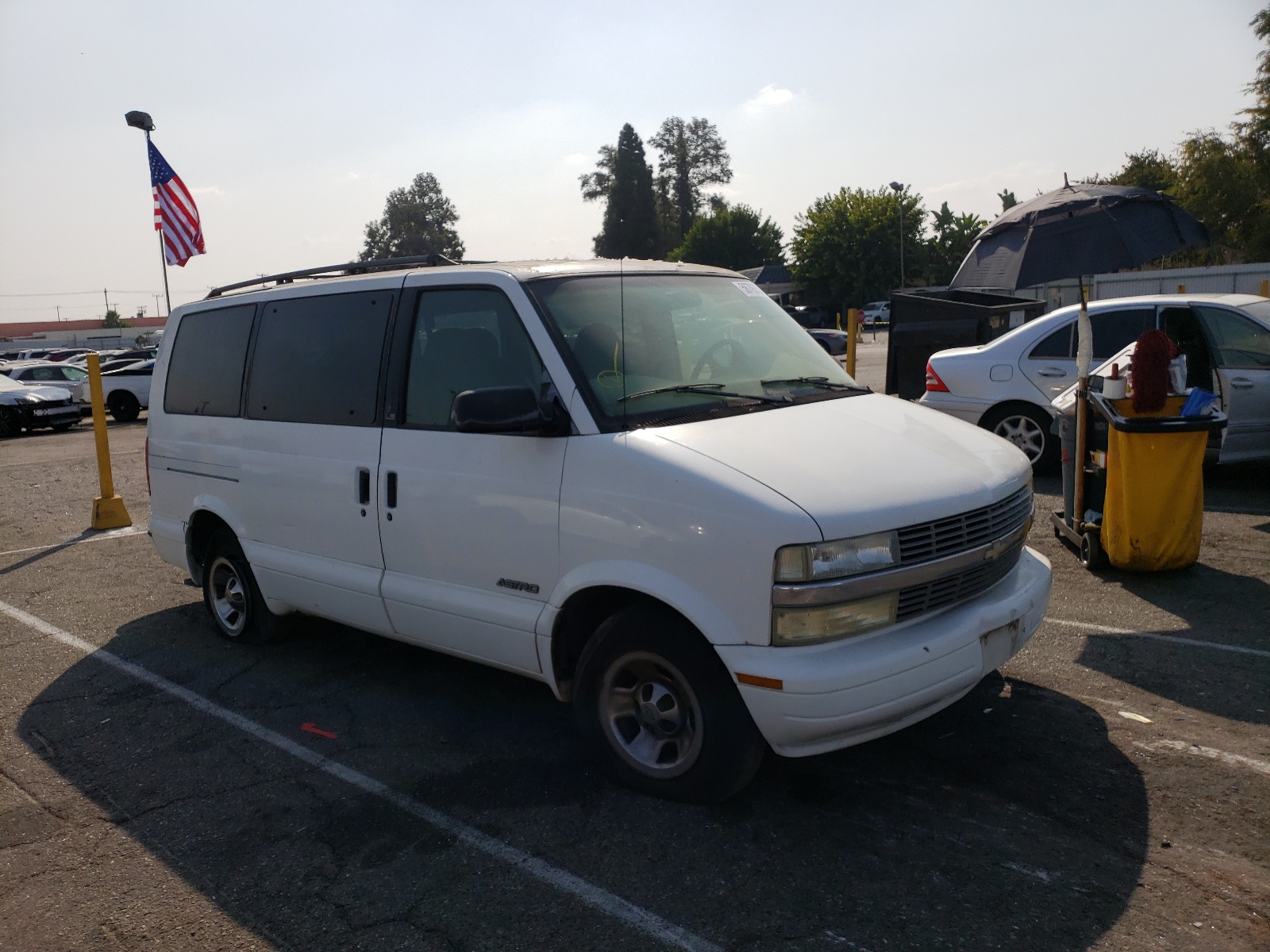 CHEVROLET ASTRO 2001 with VIN 1GNDM19WX1B144770 - Photo from auction