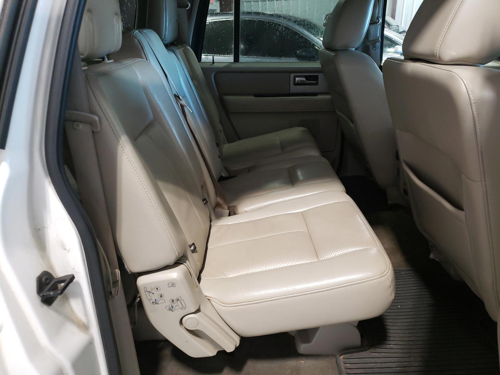 Photo 6 from auction – 2011 FORD EXPEDITION with VIN 1FMJK2A59BEF07906