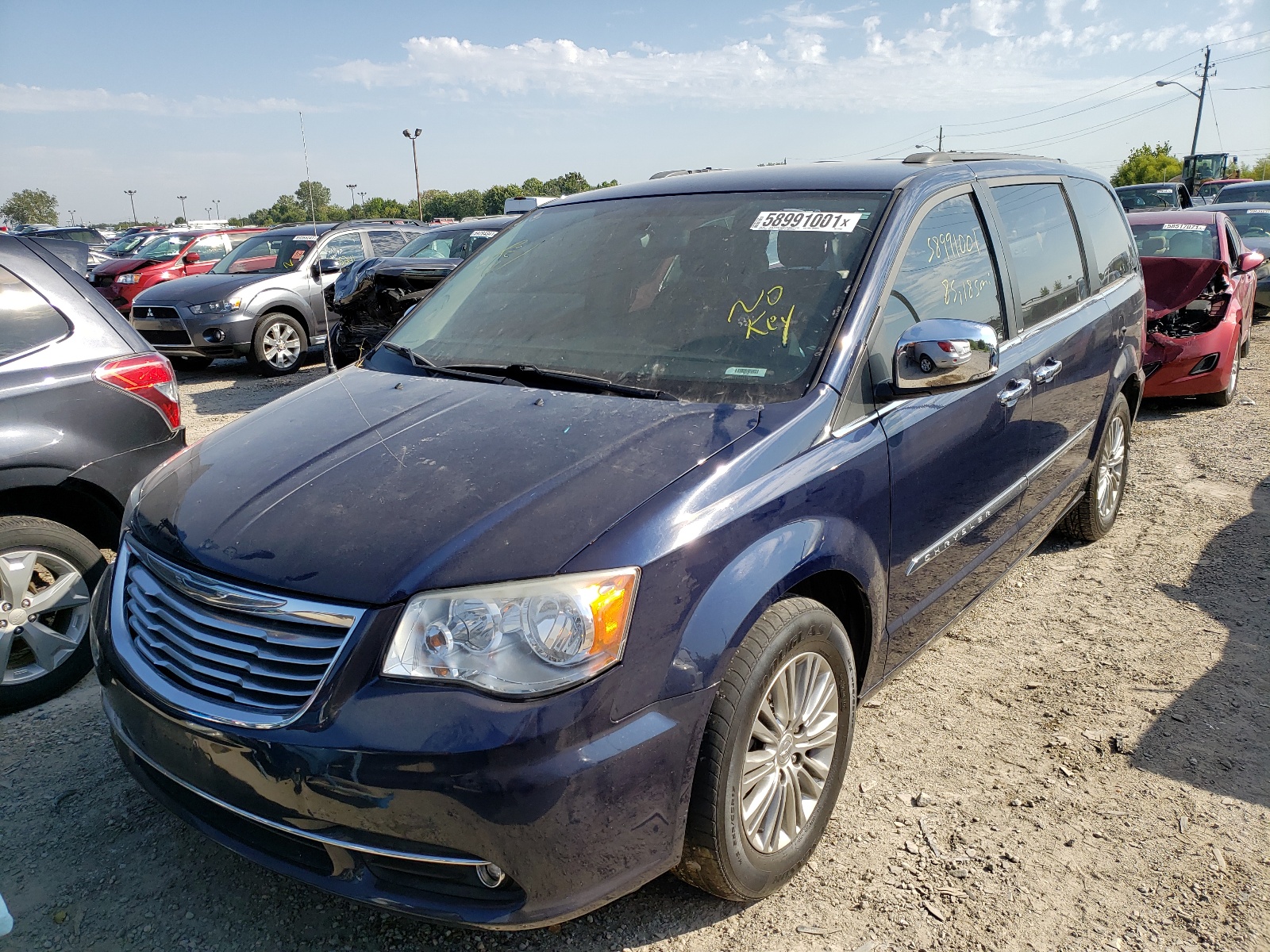 Photo 2 from auction – 2013 CHRYSLER TOWN & COU with VIN 2C4RC1CG4DR677822