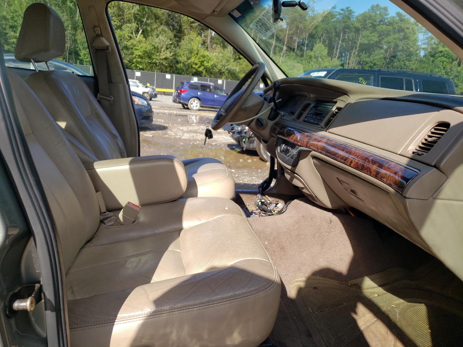 Photo 5 from auction – 2004 MERCURY GRAND MARQ with VIN 2MEFM74W14X654016