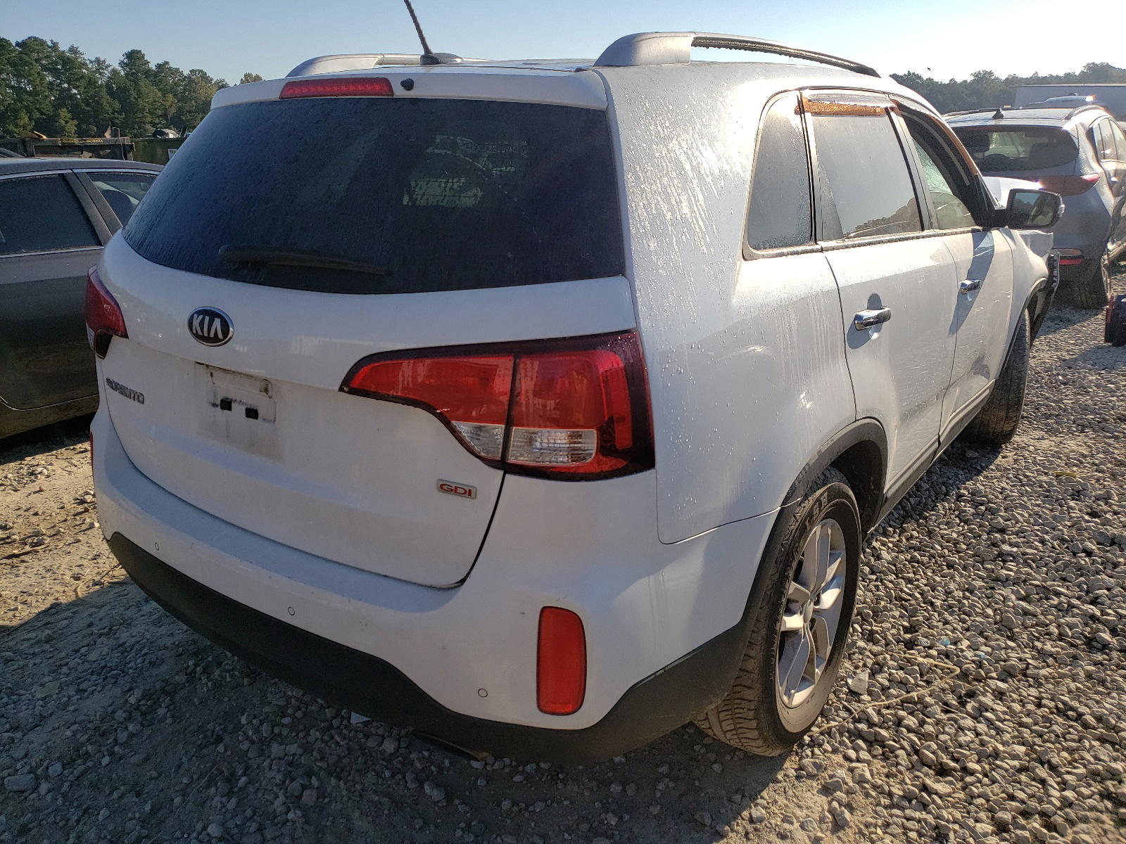 Photo 4 from auction – 2014 KIA SORENTO LX with VIN 5XYKT3A67EG439735