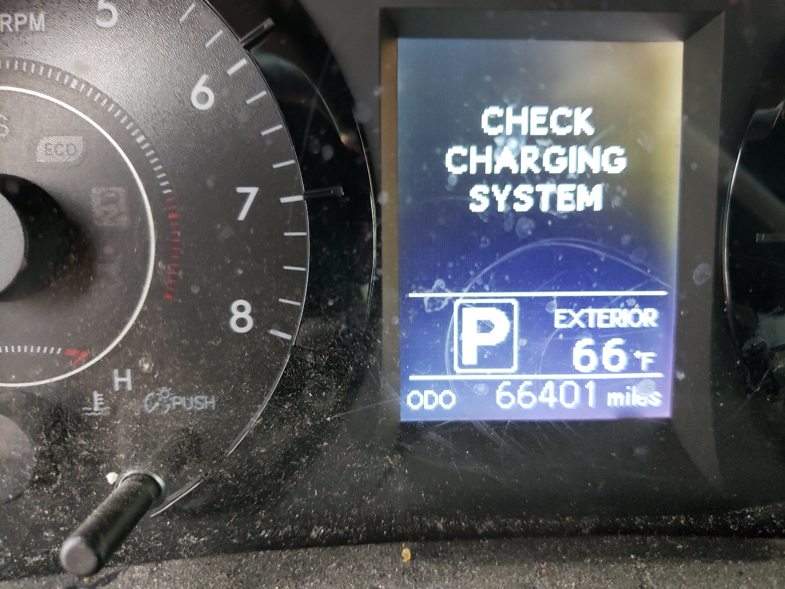 Photo 8 from auction – 2017 TOYOTA SIENNA LE with VIN 5TDKZ3DC9HS819053