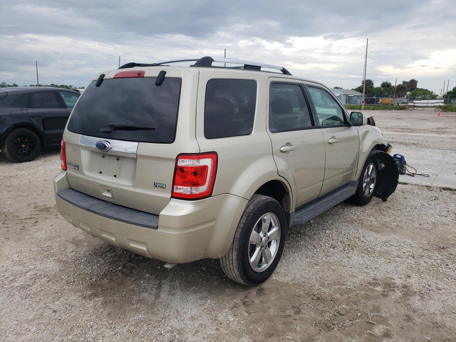 Photo 4 from auction – 2011 FORD ESCAPE LIM with VIN 1FMCU0EG0BKC28249