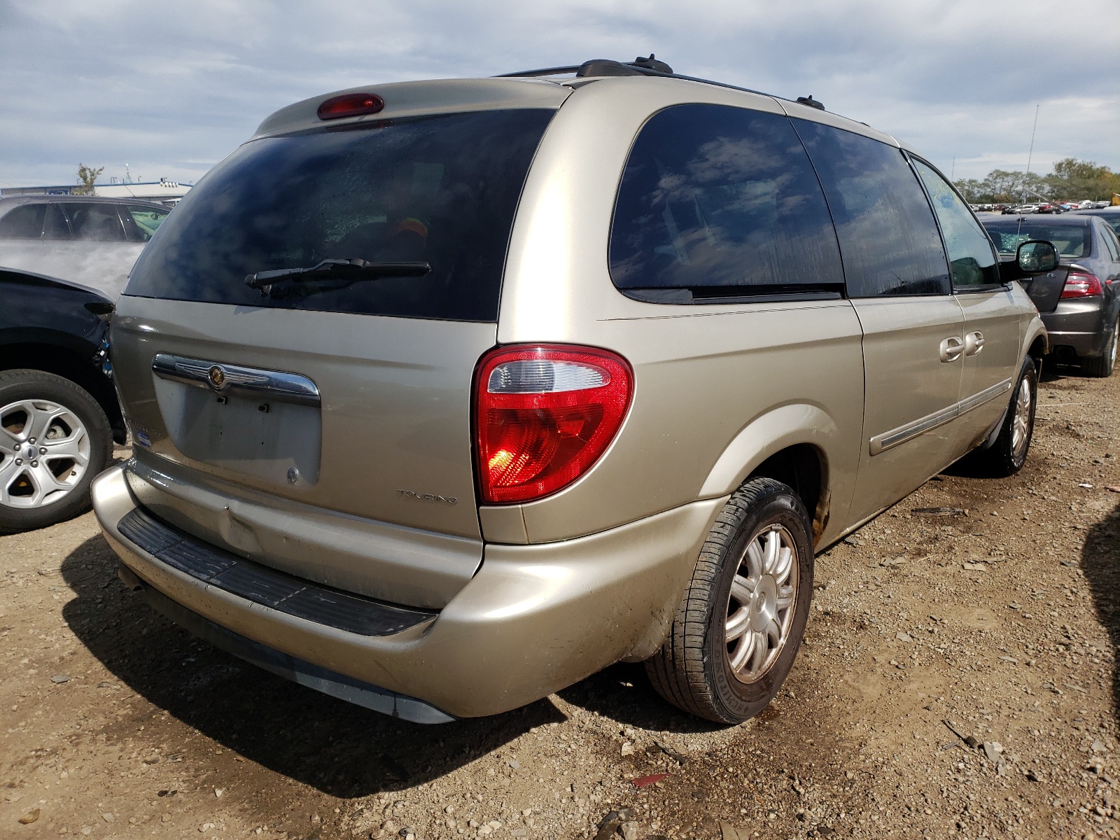 Photo 4 from auction – 2005 CHRYSLER TOWN & COU with VIN 2C4GP54L75R479820
