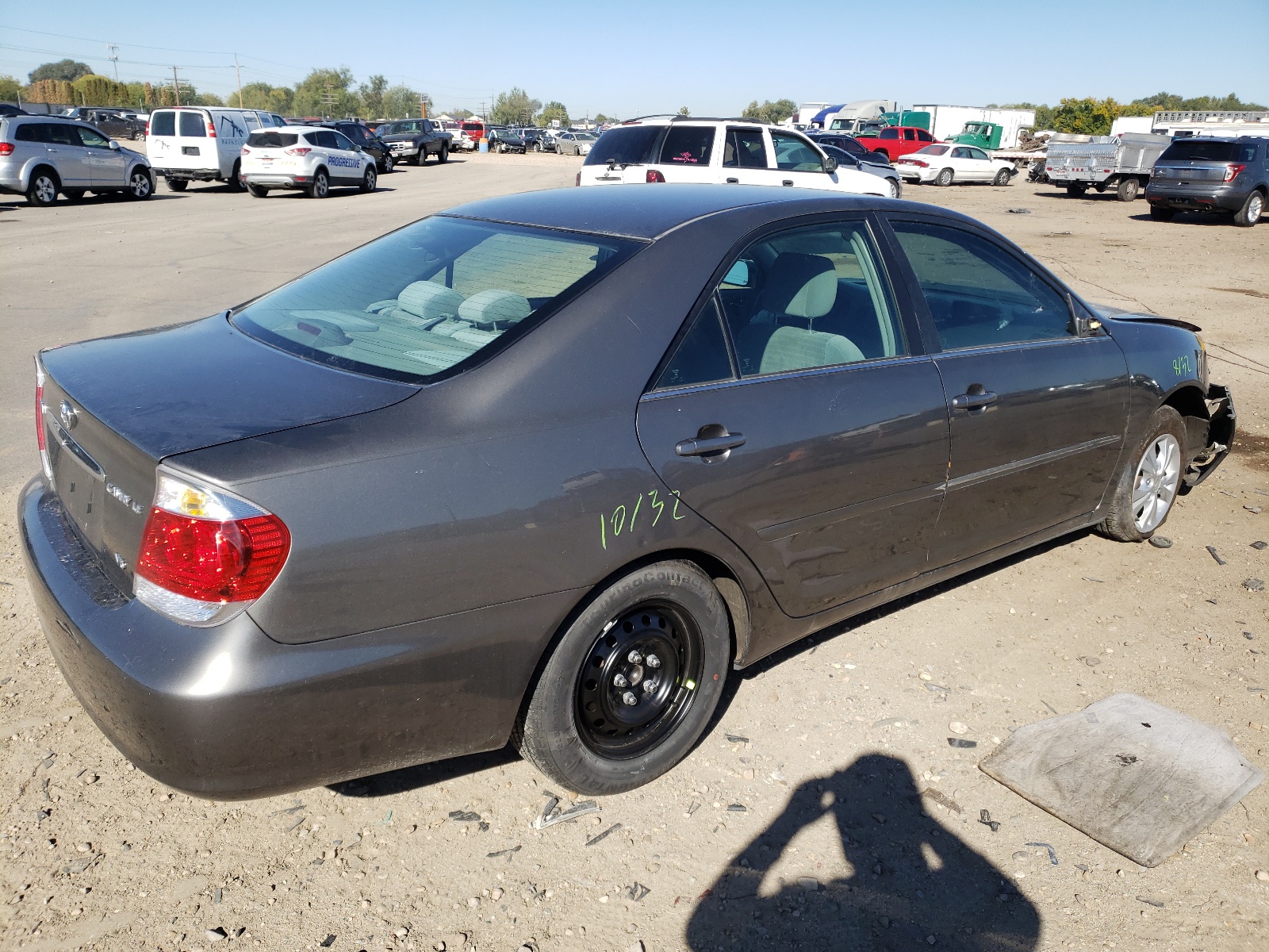 Photo 4 from auction – 2005 TOYOTA CAMRY LE with VIN 4T1BF30K05U612107