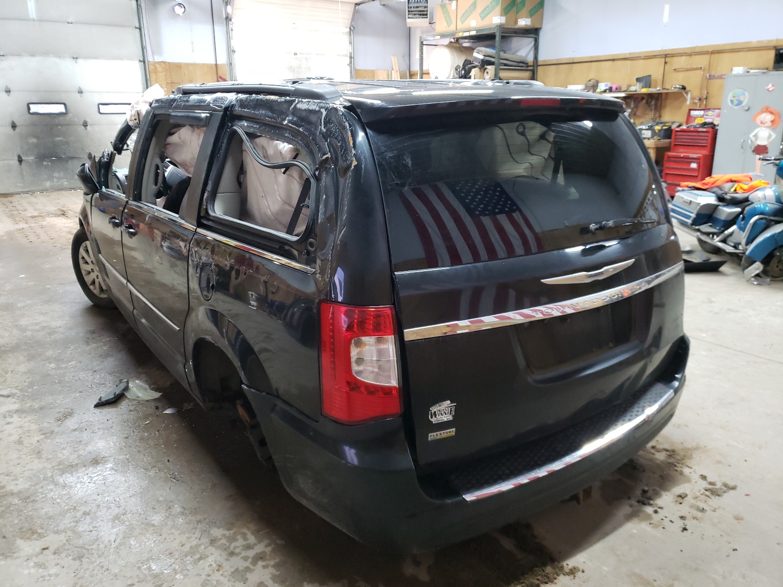 Photo 3 from auction – 2014 CHRYSLER TOWN & COU with VIN 2C4RC1BG1ER125679