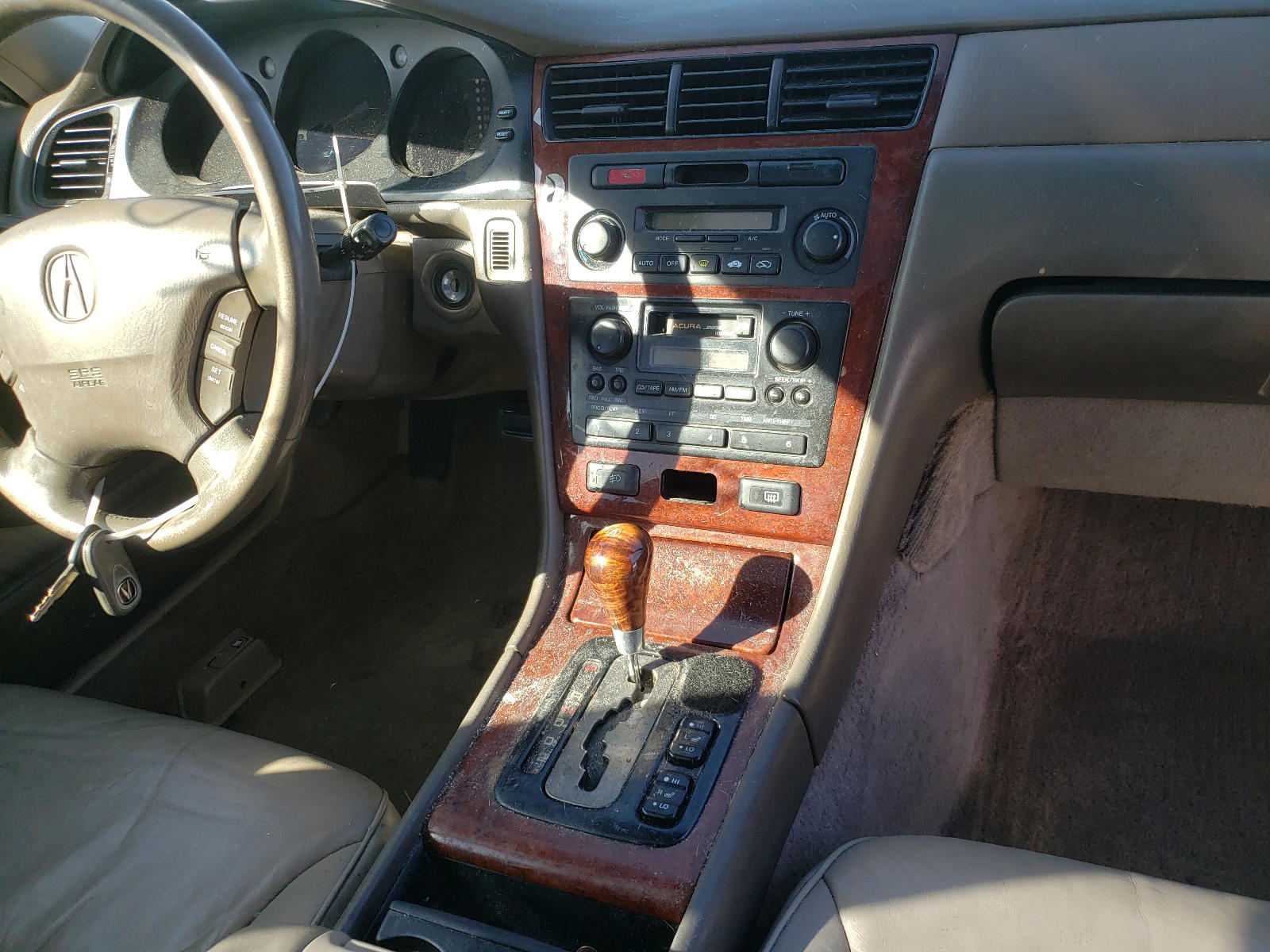 Photo 9 from auction – 2002 ACURA 3.5RL with VIN JH4KA96582C010174