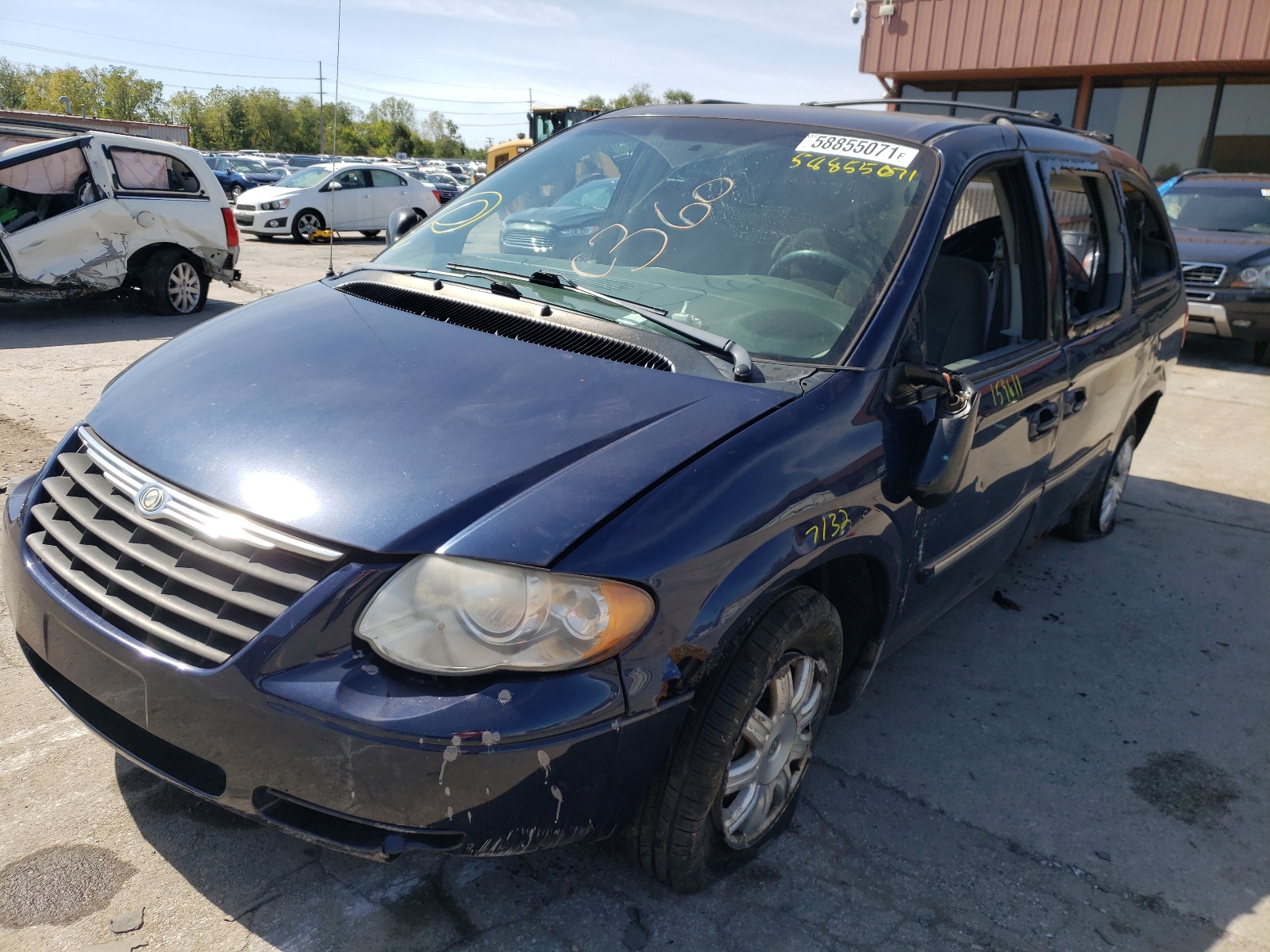 Photo 2 from auction – 2006 CHRYSLER TOWN & COU with VIN 2A4GP54L46R866322