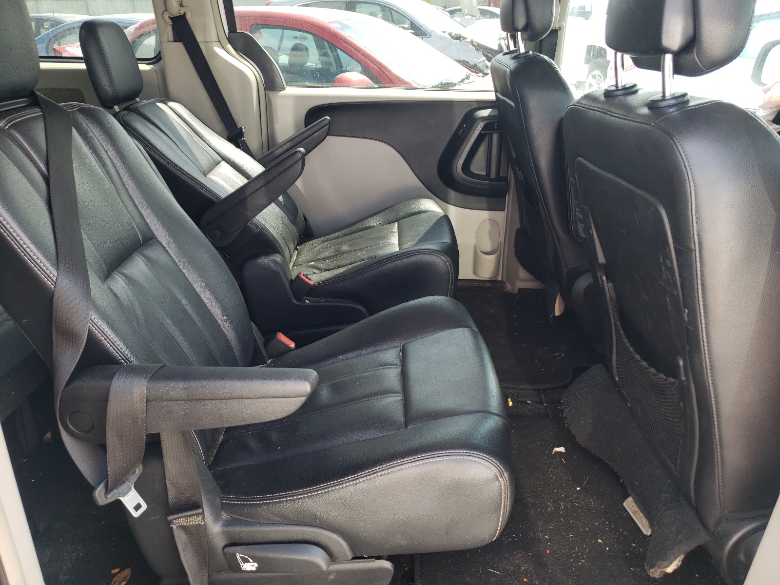 Photo 6 from auction – 2014 CHRYSLER TOWN & COU with VIN 2C4RC1BG0ER383305