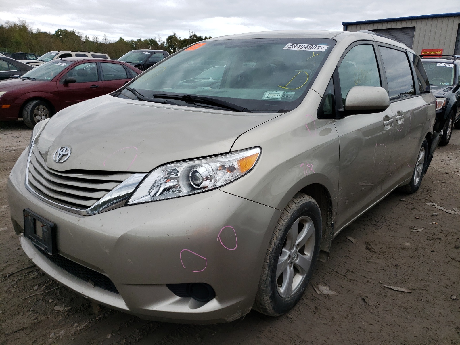 Photo 2 from auction – 2017 TOYOTA SIENNA LE with VIN 5TDKZ3DC9HS819053