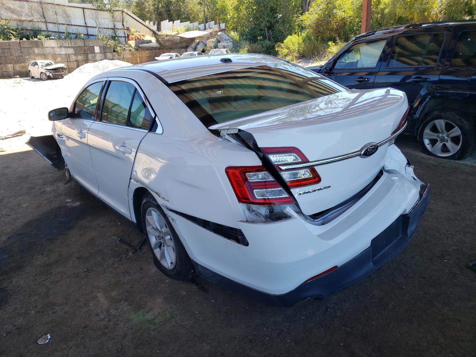 Photo 3 from auction – 2013 FORD TAURUS SE with VIN 1FAHP2D86DG208378