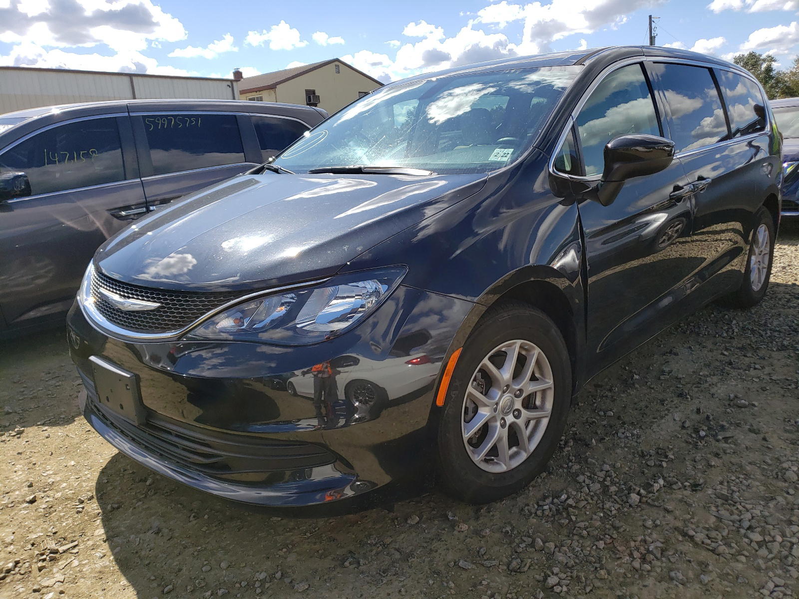 Photo 2 from auction – 2017 CHRYSLER PACIFICA T with VIN 2C4RC1DG4HR502586