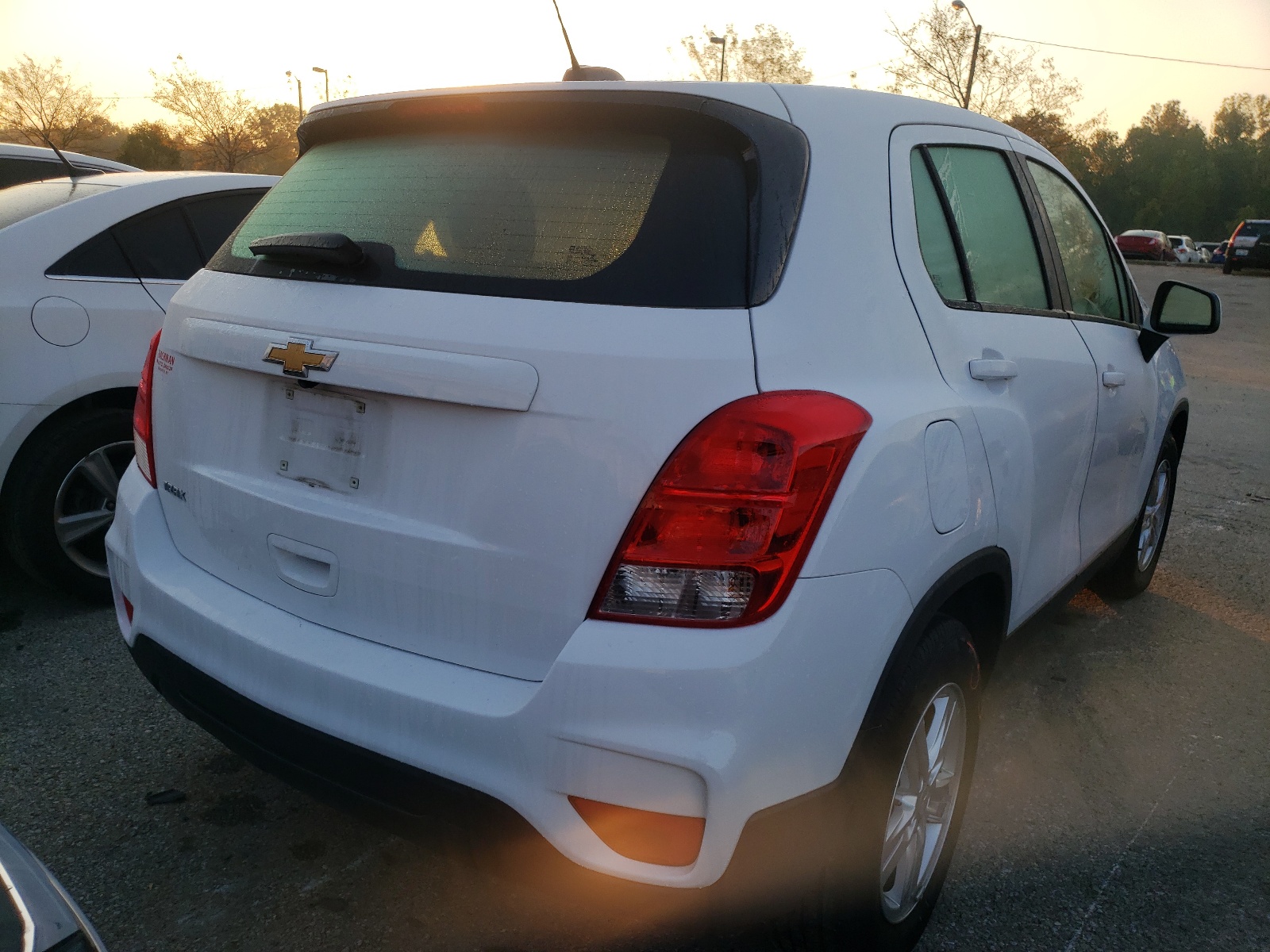 Photo 4 from auction – 2019 CHEVROLET TRAX LS with VIN 3GNCJKSB1KL389832