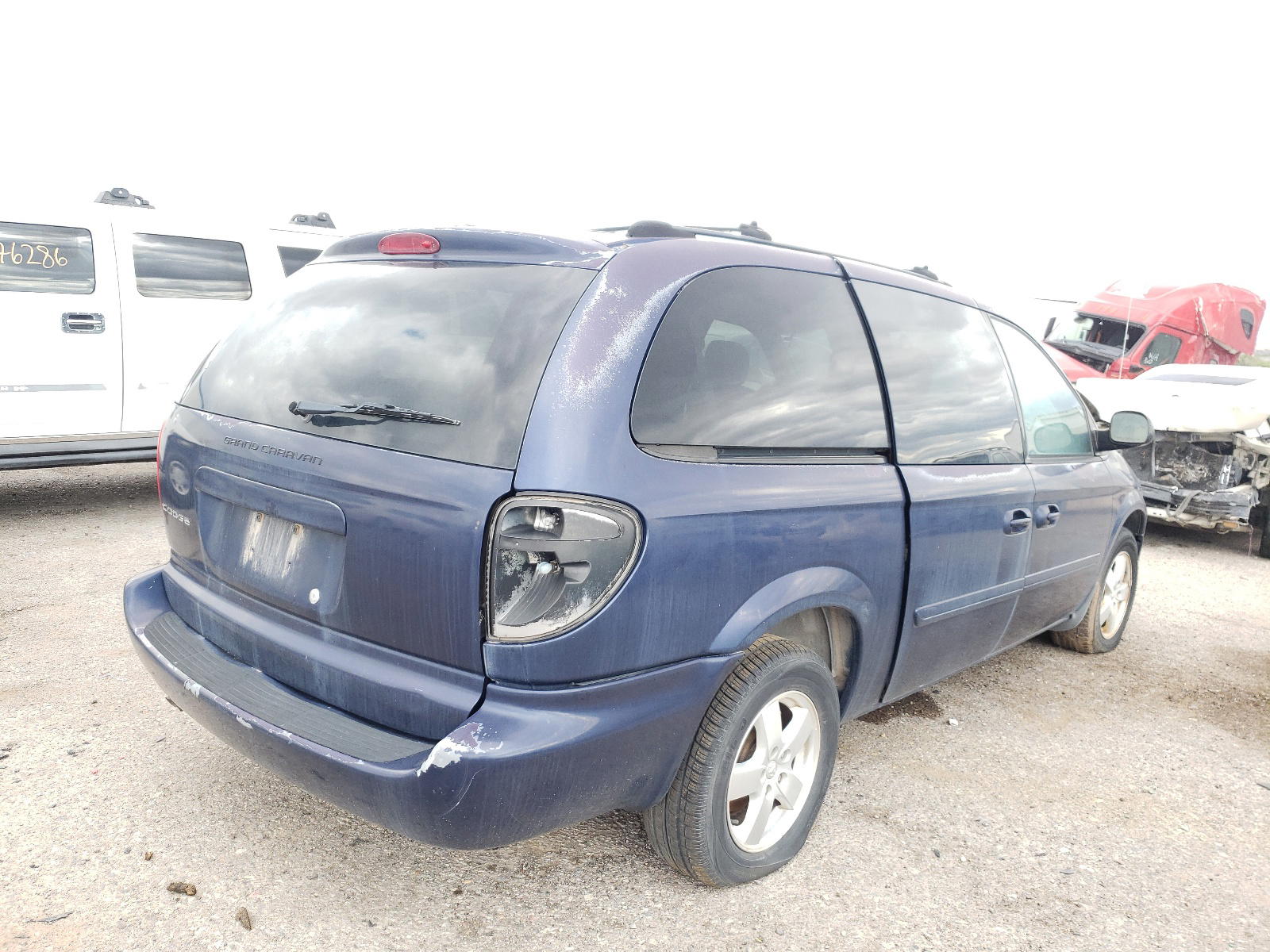 Photo 4 from auction – 2005 DODGE CARAVAN with VIN 2D4GP44L45R158654