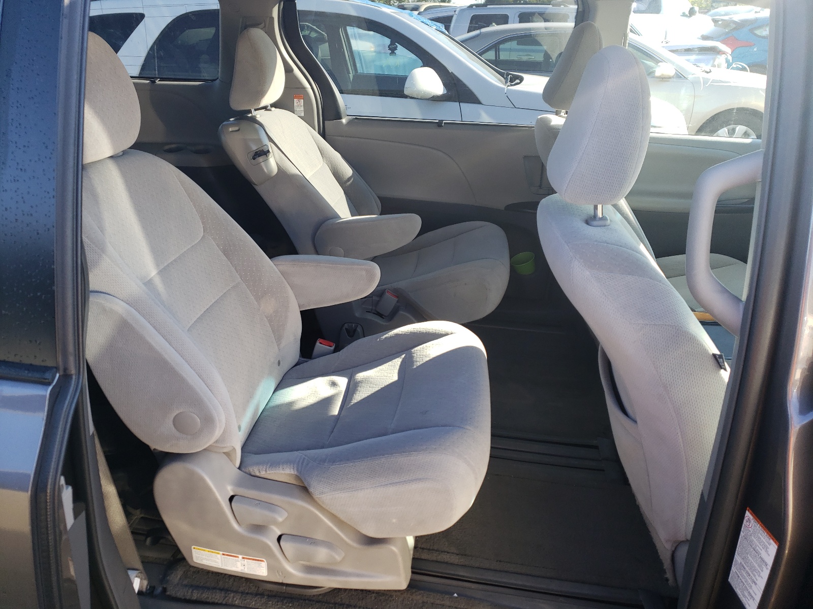 Photo 6 from auction – 2015 TOYOTA SIENNA LE with VIN 5TDKK3DC3FS662699