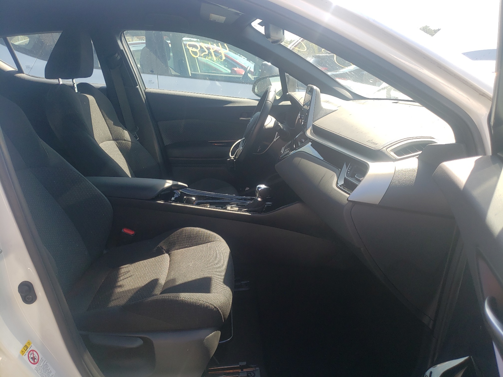 Photo 5 from auction – 2019 TOYOTA C-HR XLE with VIN NMTKHMBX1KR092561