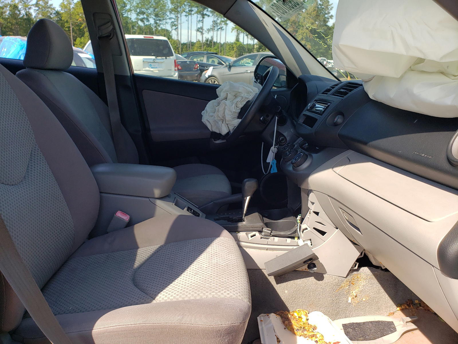 Photo 5 from auction – 2006 TOYOTA RAV4 with VIN JTMZD33V366012234