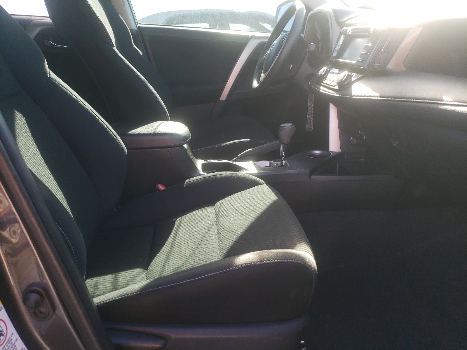 Photo 5 from auction – 2015 TOYOTA RAV4 XLE with VIN 2T3WFREV1FW173158
