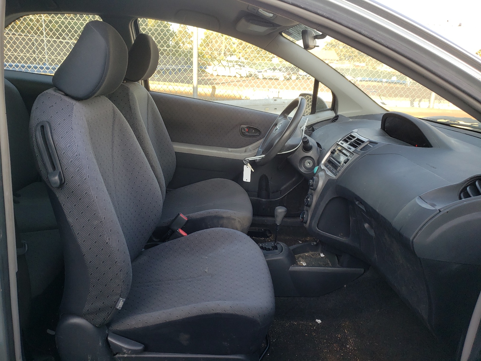 Photo 5 from auction – 2011 TOYOTA YARIS with VIN JTDJT4K34B5329395