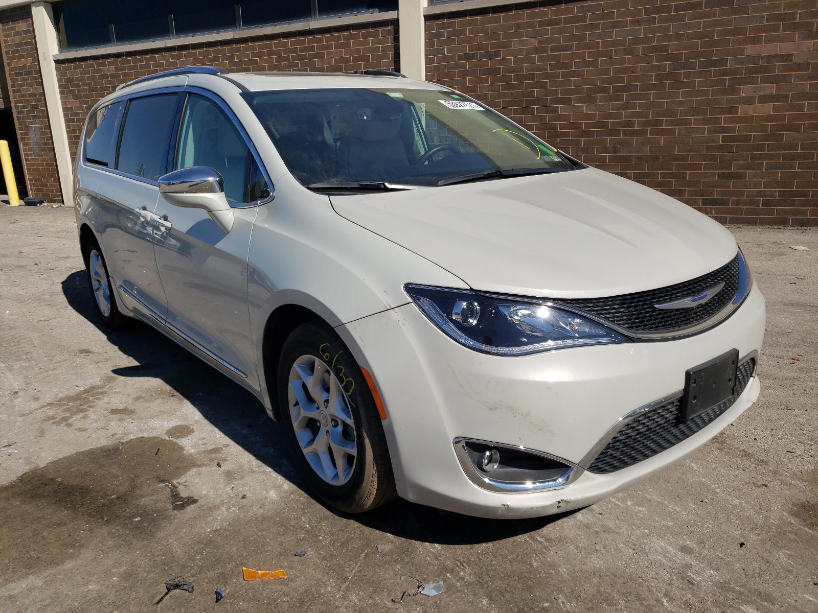 CHRYSLER PACIFICA L 2020 with VIN 2C4RC1GG1LR187105 - Photo from auction