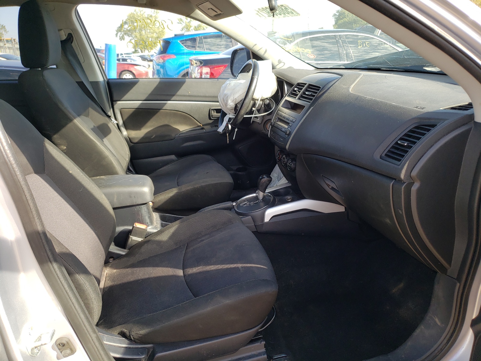 Photo 5 from auction – 2012 MITSUBISHI OUTLANDER with VIN JA4AP3AU4CZ008826