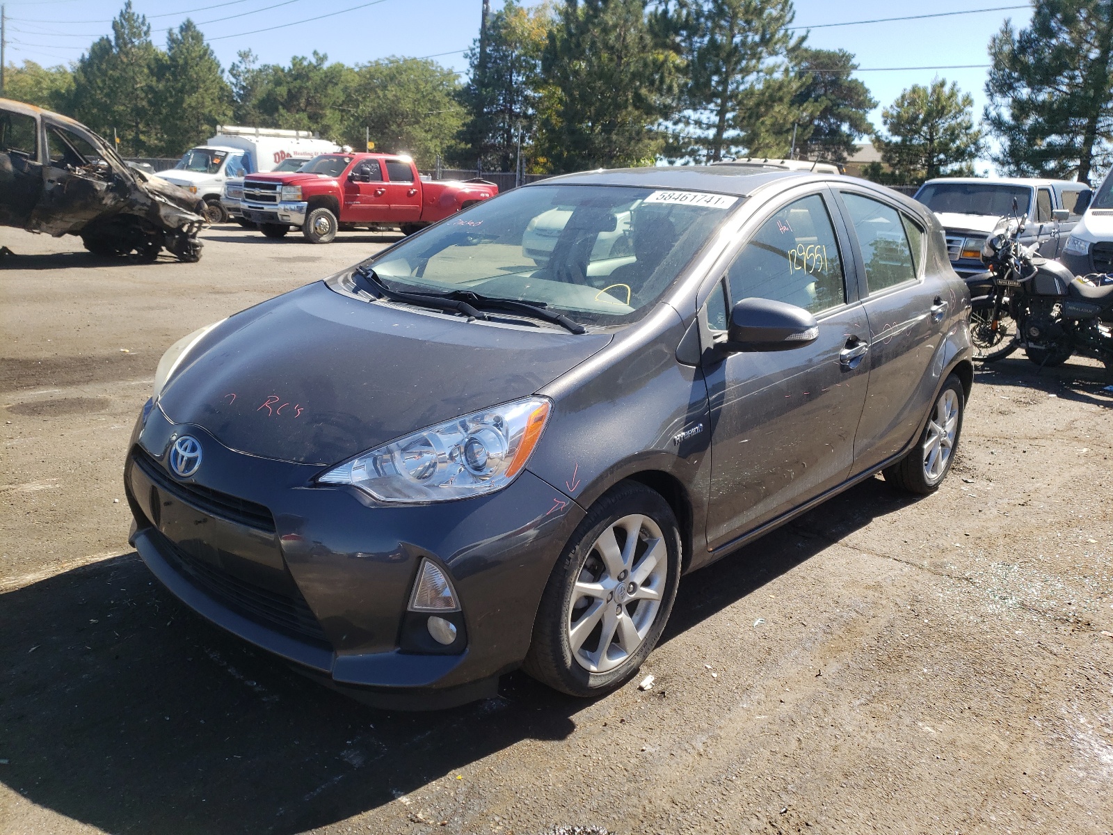 Photo 2 from auction – 2013 TOYOTA PRIUS C with VIN JTDKDTB34D1053628