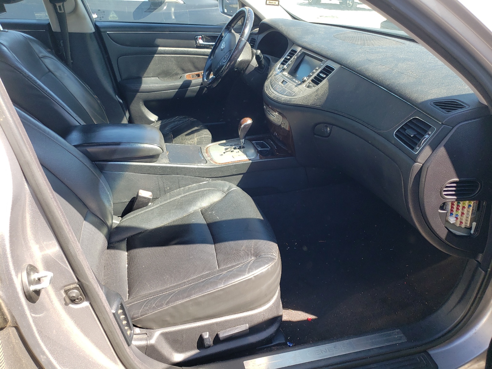 Photo 5 from auction – 2010 HYUNDAI GENESIS 3. with VIN KMHGC4DE5AU076757