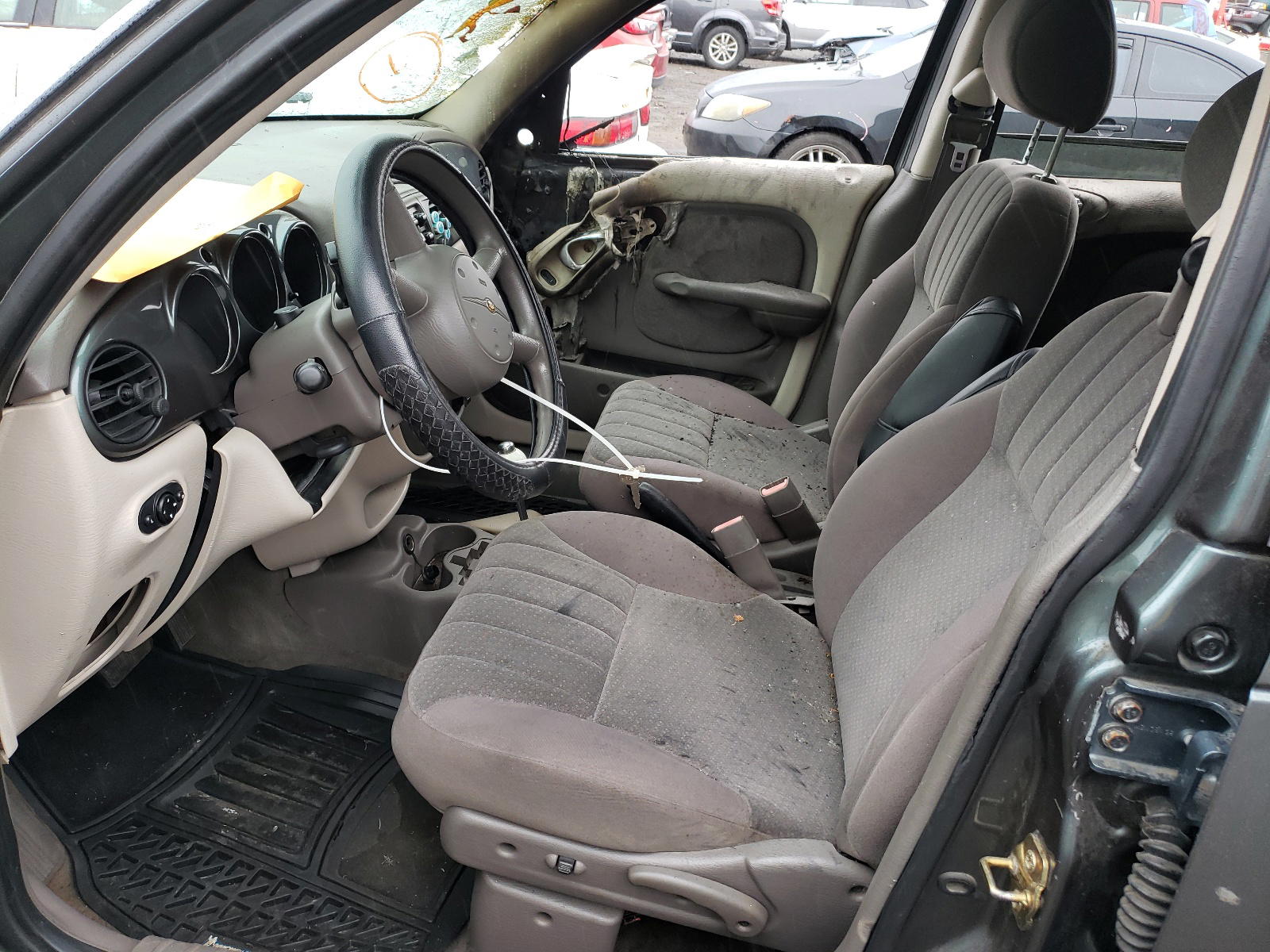 Photo 5 from auction – 2006 CHRYSLER PT CRUISER with VIN 3C4FY58B74T213428