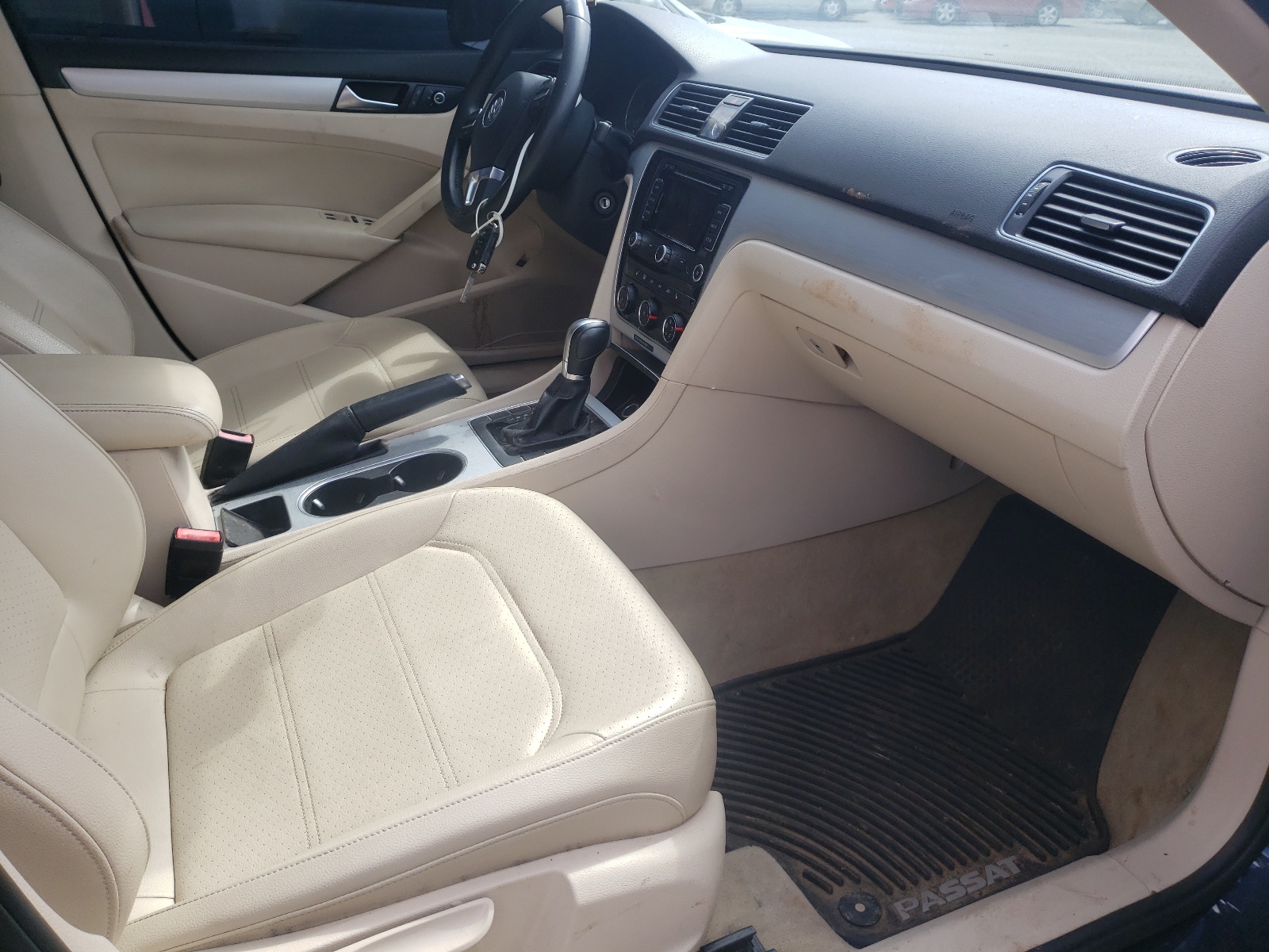 Photo 5 from auction – 2013 VOLKSWAGEN PASSAT SE with VIN 1VWBH7A33DC079796