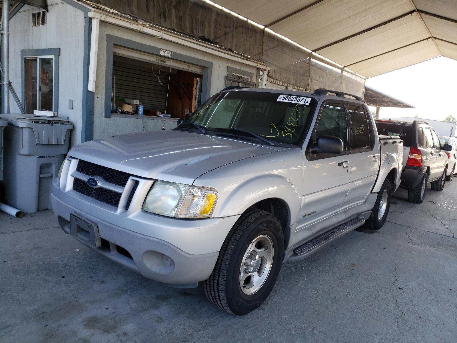 Photo 2 from auction – 2002 FORD EXPLORER S with VIN 1FMZU67E82UA99111