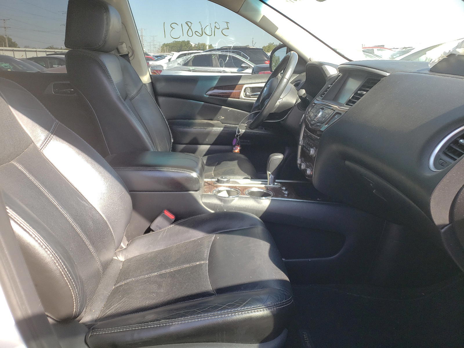 Photo 5 from auction – 2014 NISSAN PATHFINDER with VIN 5N1AR2MM3EC683932