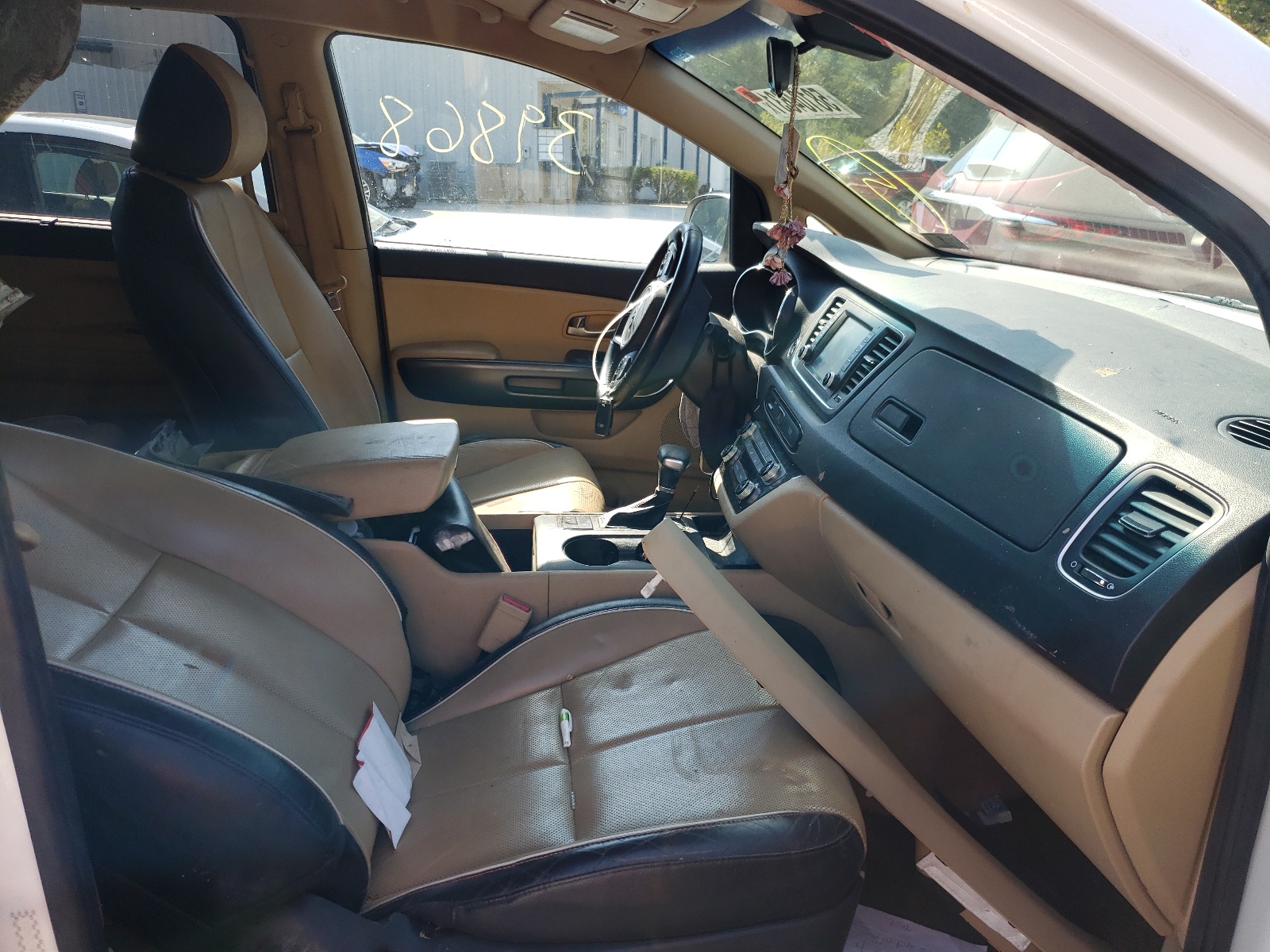 Photo 5 from auction – 2017 KIA SEDONA LX with VIN KNDMB5C14H6335705
