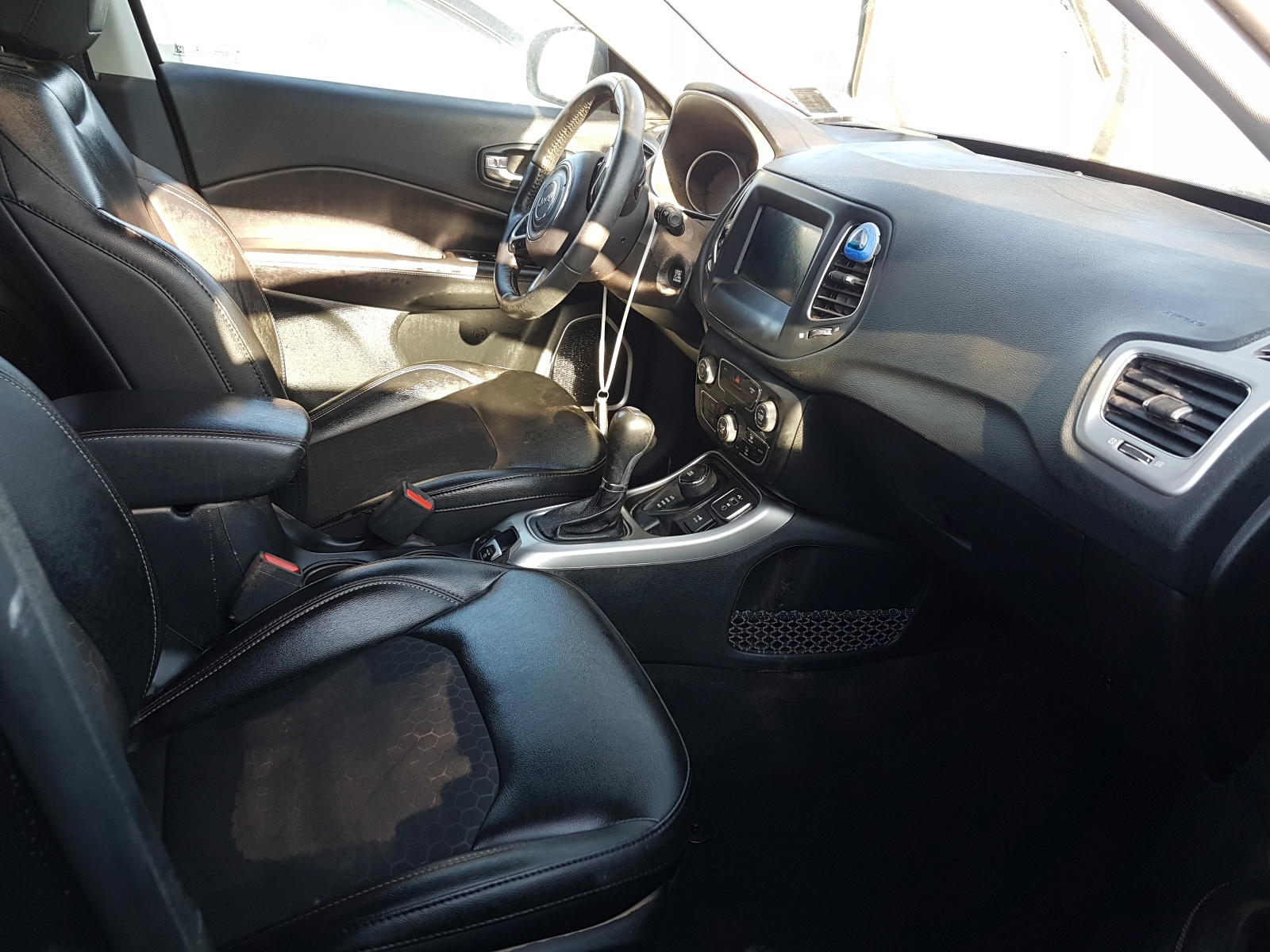 Photo 5 from auction – 2020 JEEP COMPASS LA with VIN 3C4NJDBBXLT205115