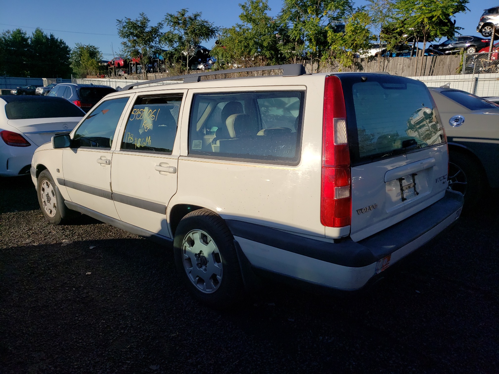 Photo 3 from auction – 2000 VOLVO V70 XC with VIN YV1LZ56D2Y2676485