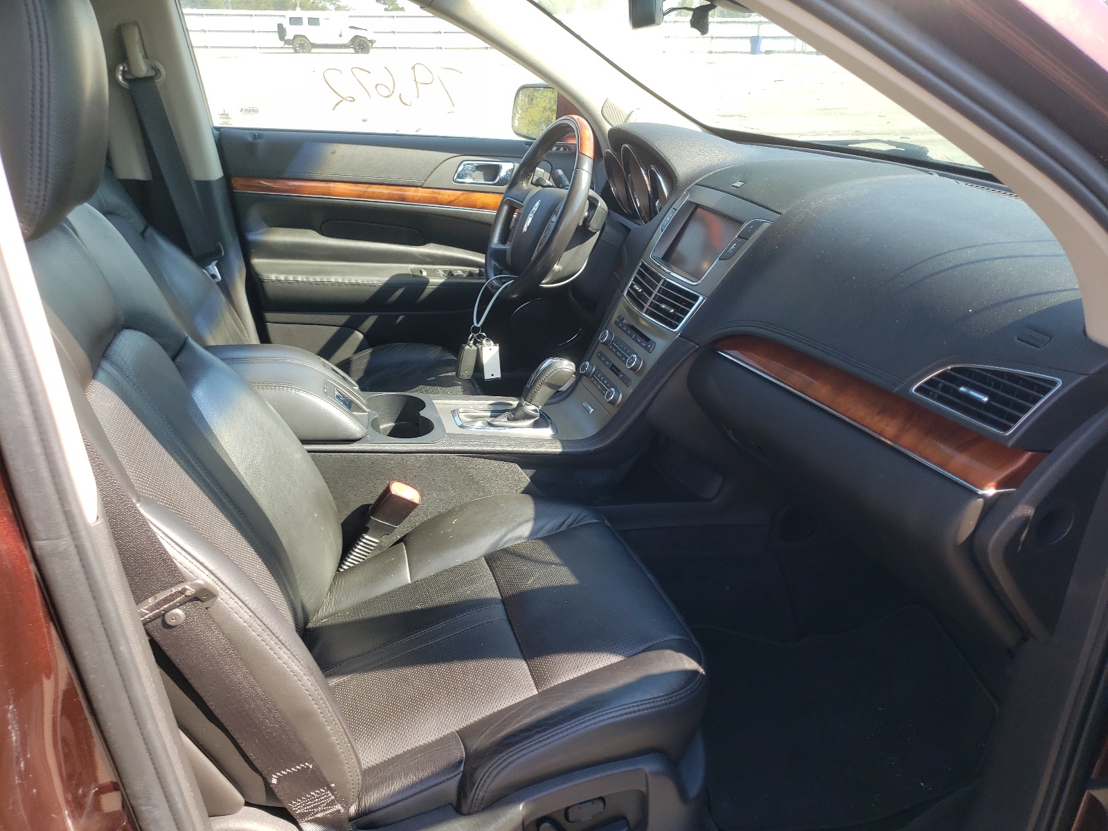 Photo 5 from auction – 2010 LINCOLN MKT with VIN 2LMHJ5AT6ABJ25414