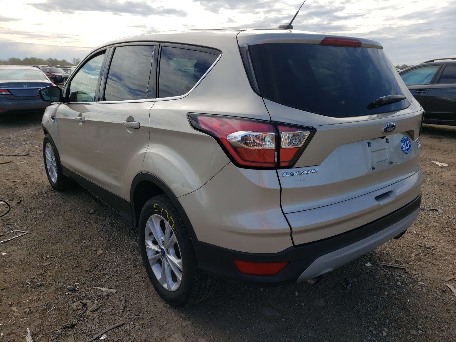 Photo 3 from auction – 2017 FORD ESCAPE SE with VIN 1FMCU0GD8HUE53230