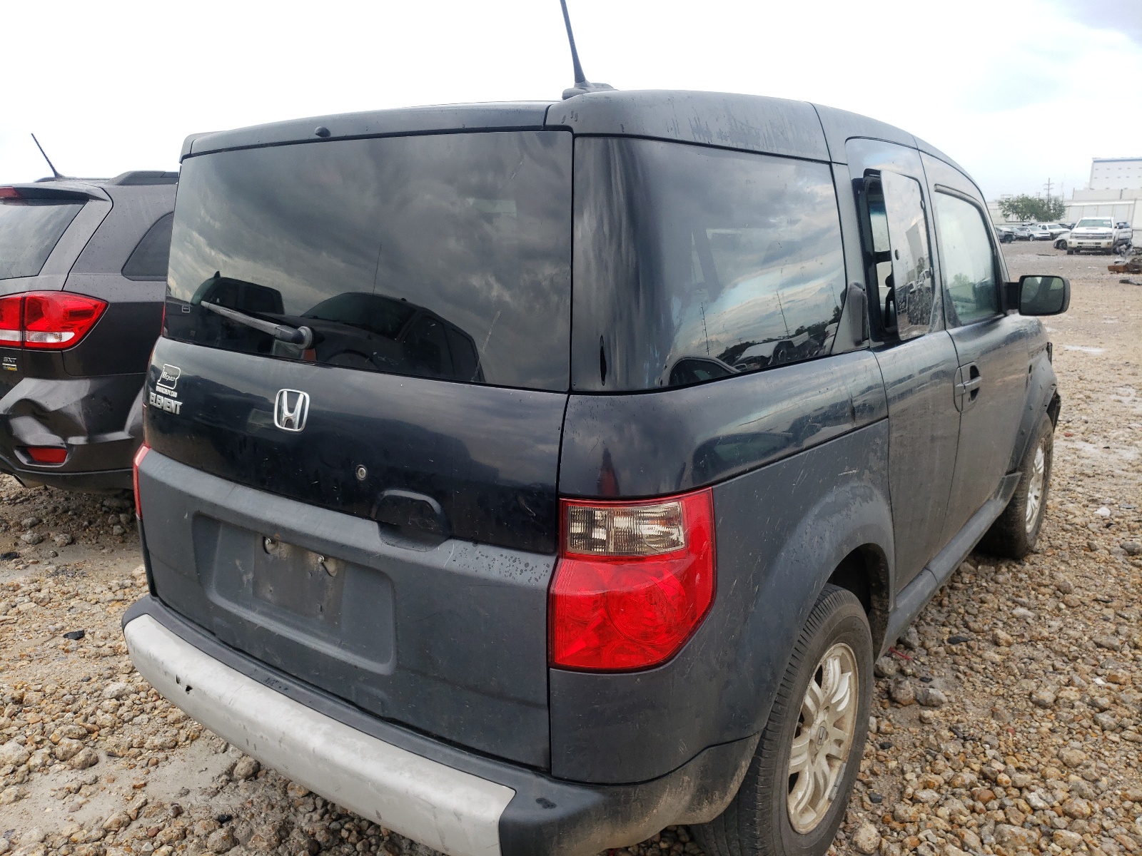Photo 4 from auction – 2006 HONDA ELEMENT EX with VIN 5J6YH18616L016008