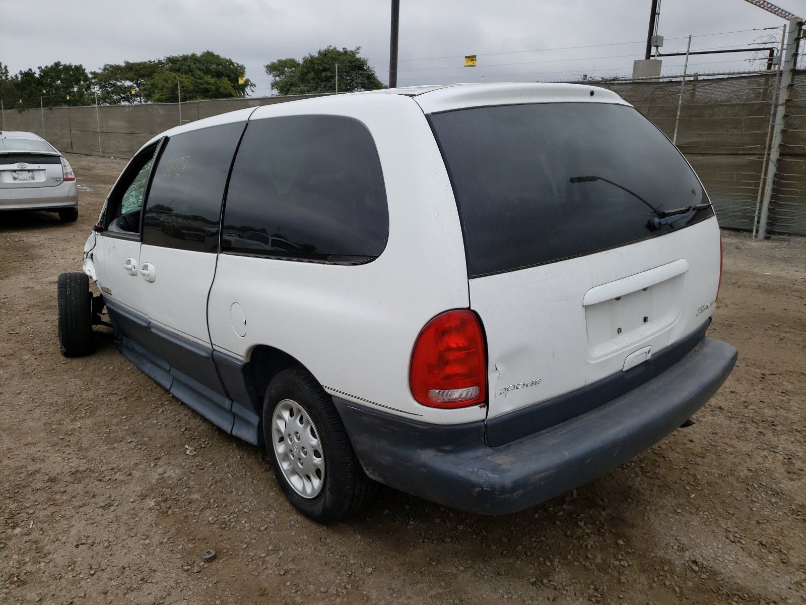 Photo 3 from auction – 1999 DODGE GRAND CARA with VIN 1B4GP54R3XB574572