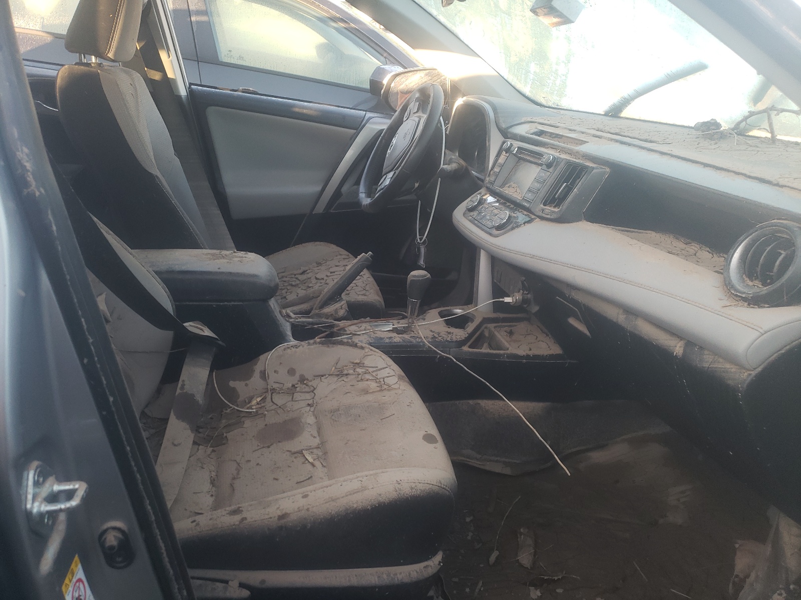Photo 5 from auction – 2018 TOYOTA RAV4 ADVEN with VIN JTMRFREV7JJ232217