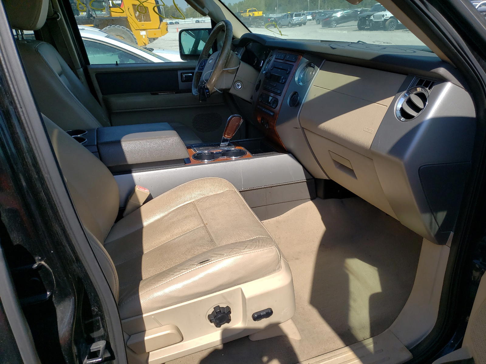 Photo 5 from auction – 2007 FORD EXPEDITION with VIN 1FMFU18507LA85611