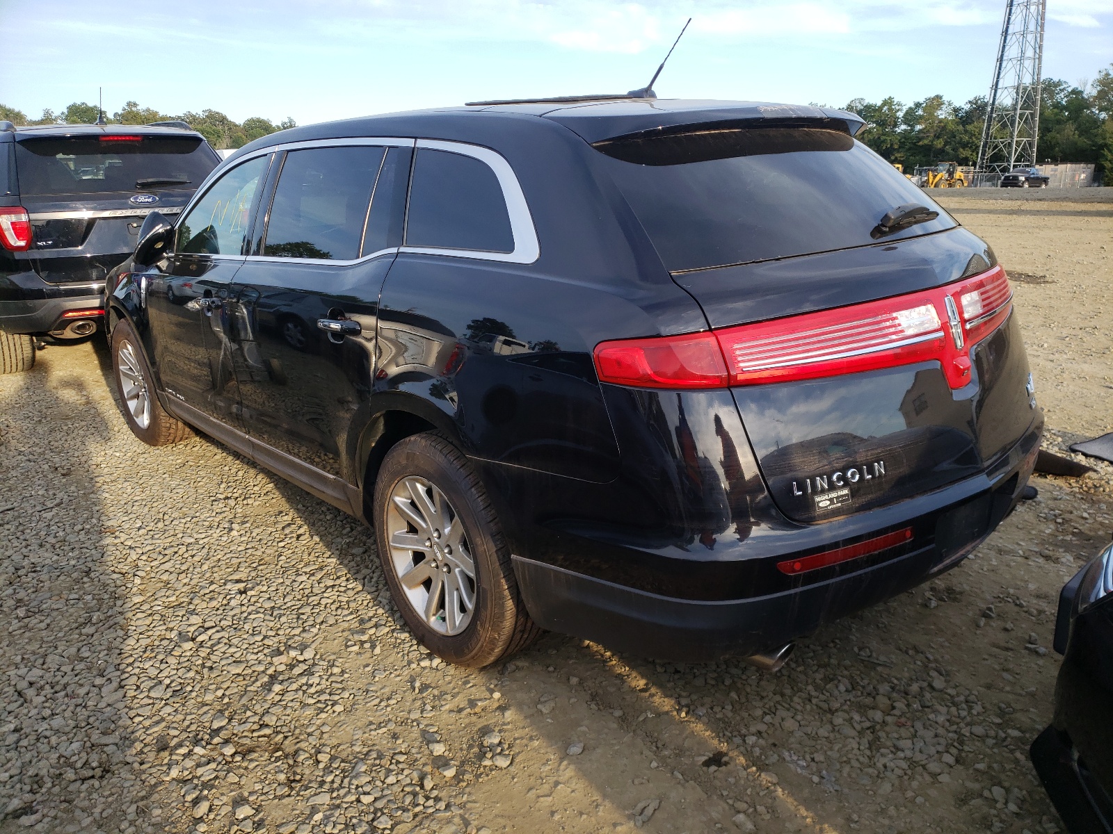 Photo 3 from auction – 2017 LINCOLN MKT with VIN 2LMHJ5NK1HBL01426